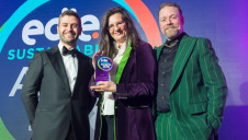 (L-R): Presenter EDF’s Phil Valarino; Brau Union’s Dr
Gabriela Maria Straka; and compere Rufus Hound